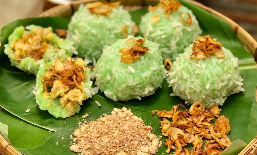 Các loại xôi và đồ ăn sáng quen thuộc tại khu chợ Bách Khoa.